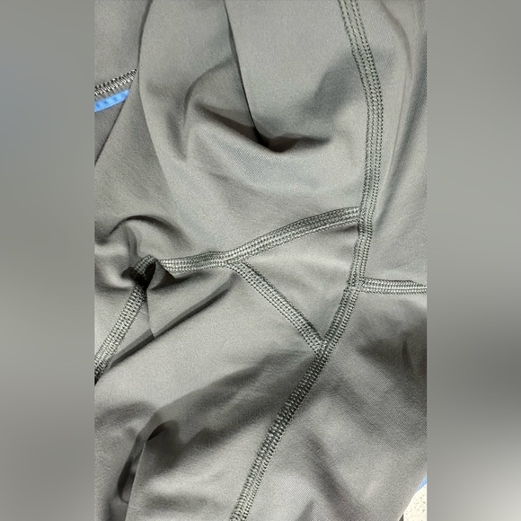 Ivivva: Girls Cropped Leggings - Size 8 - Picture 10 of 11